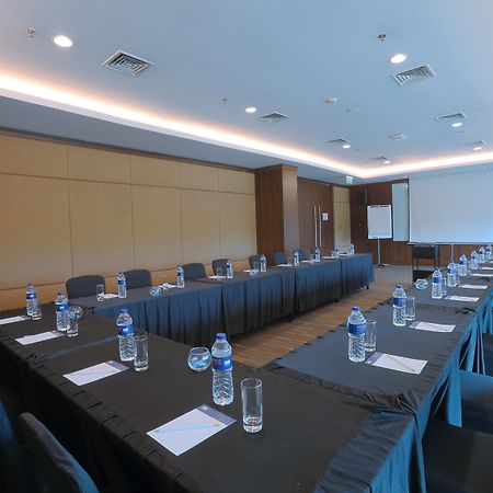 Holiday Inn Express Jakarta International Expo By Ihg Екстериор снимка