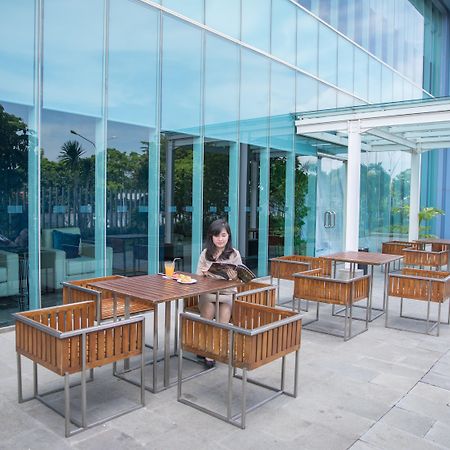Holiday Inn Express Jakarta International Expo By Ihg Екстериор снимка