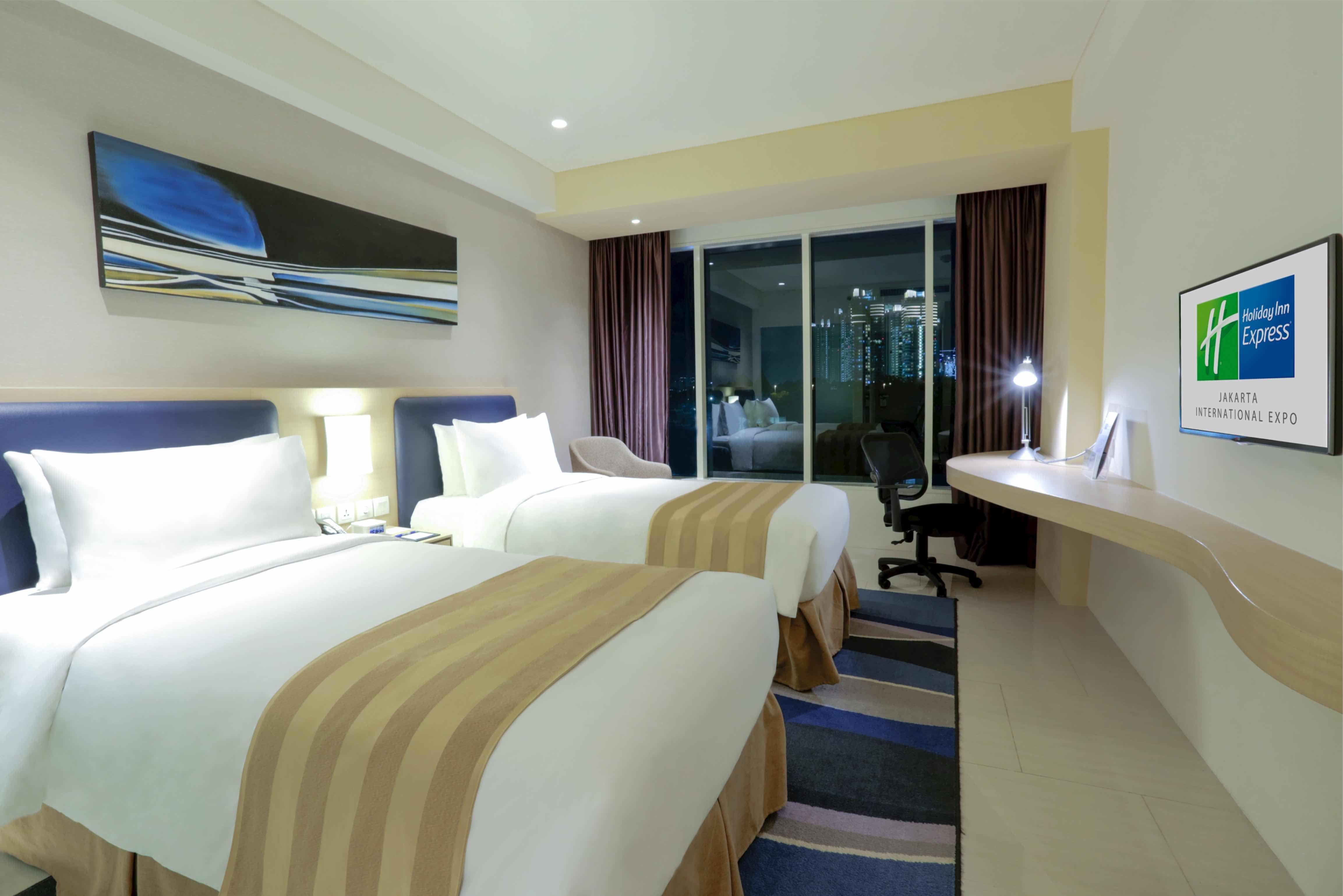 Holiday Inn Express Jakarta International Expo By Ihg Екстериор снимка
