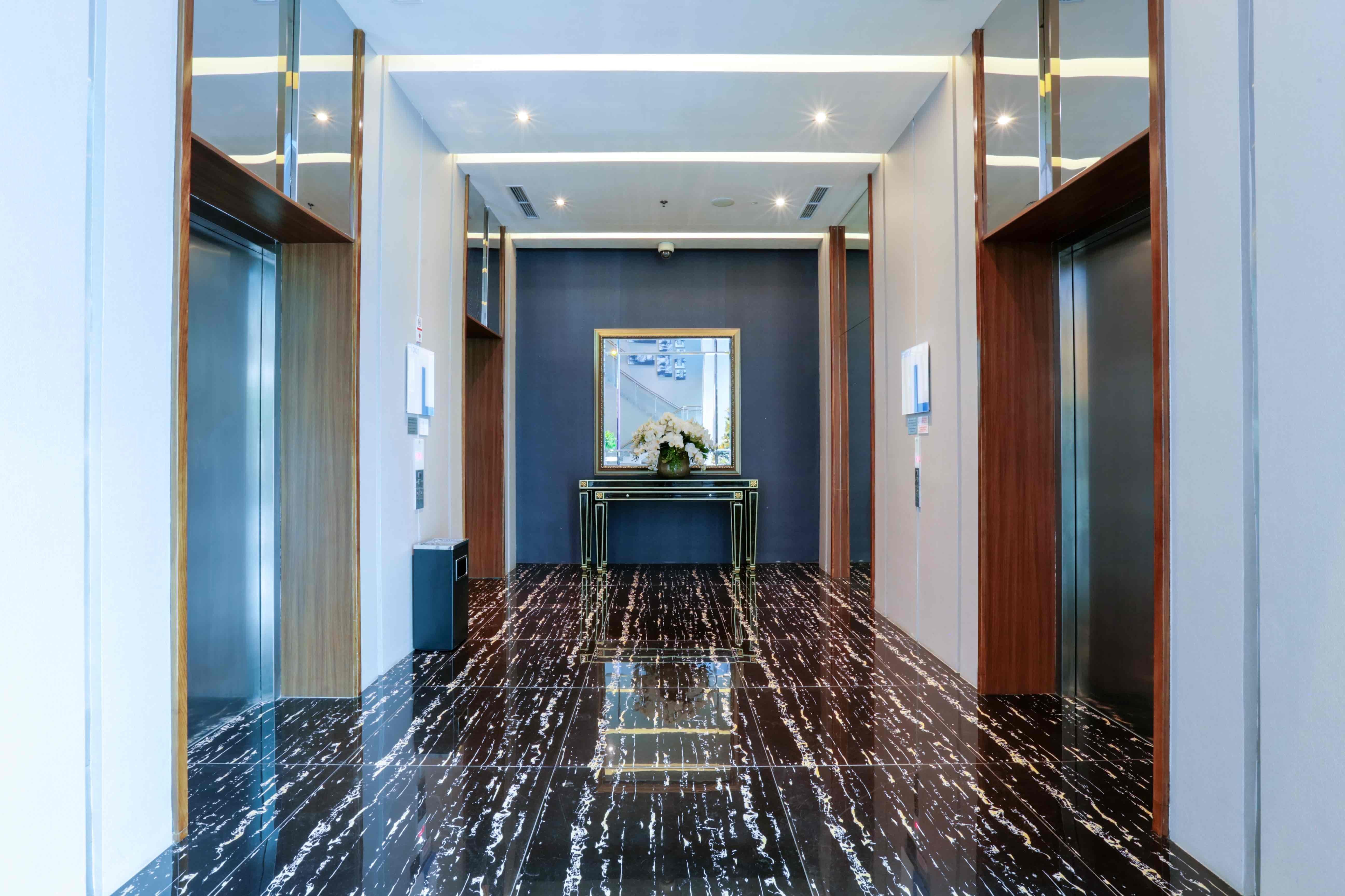 Holiday Inn Express Jakarta International Expo By Ihg Екстериор снимка