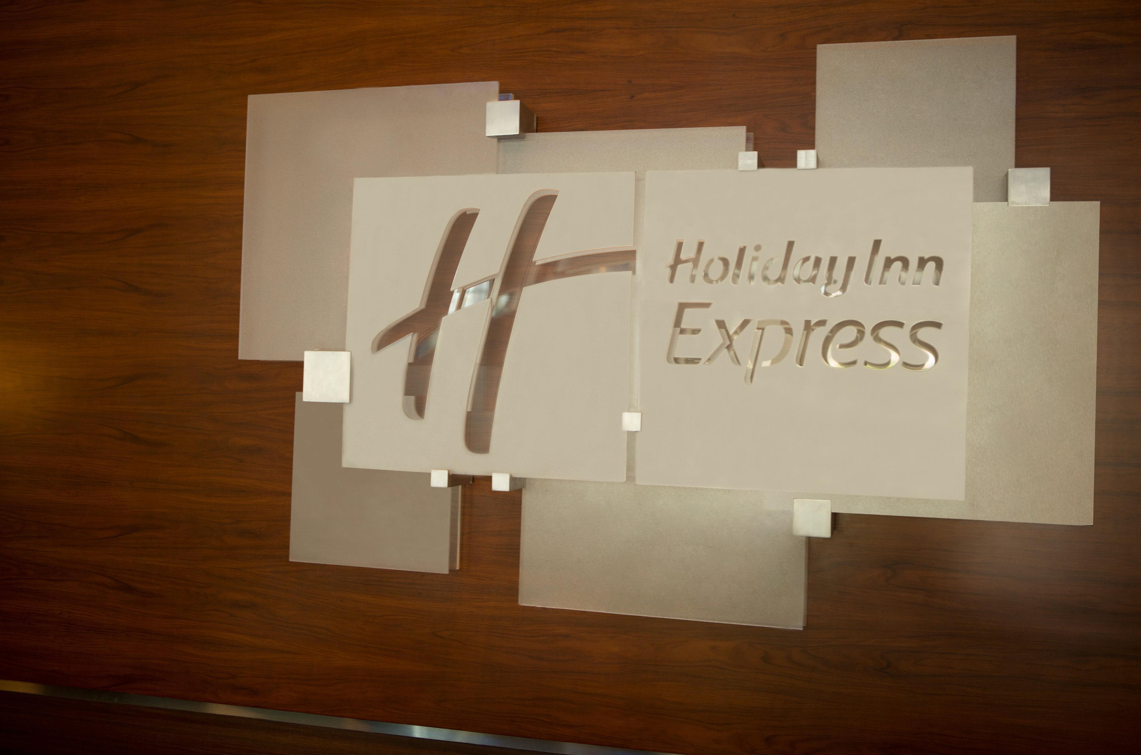 Holiday Inn Express Jakarta International Expo By Ihg Екстериор снимка