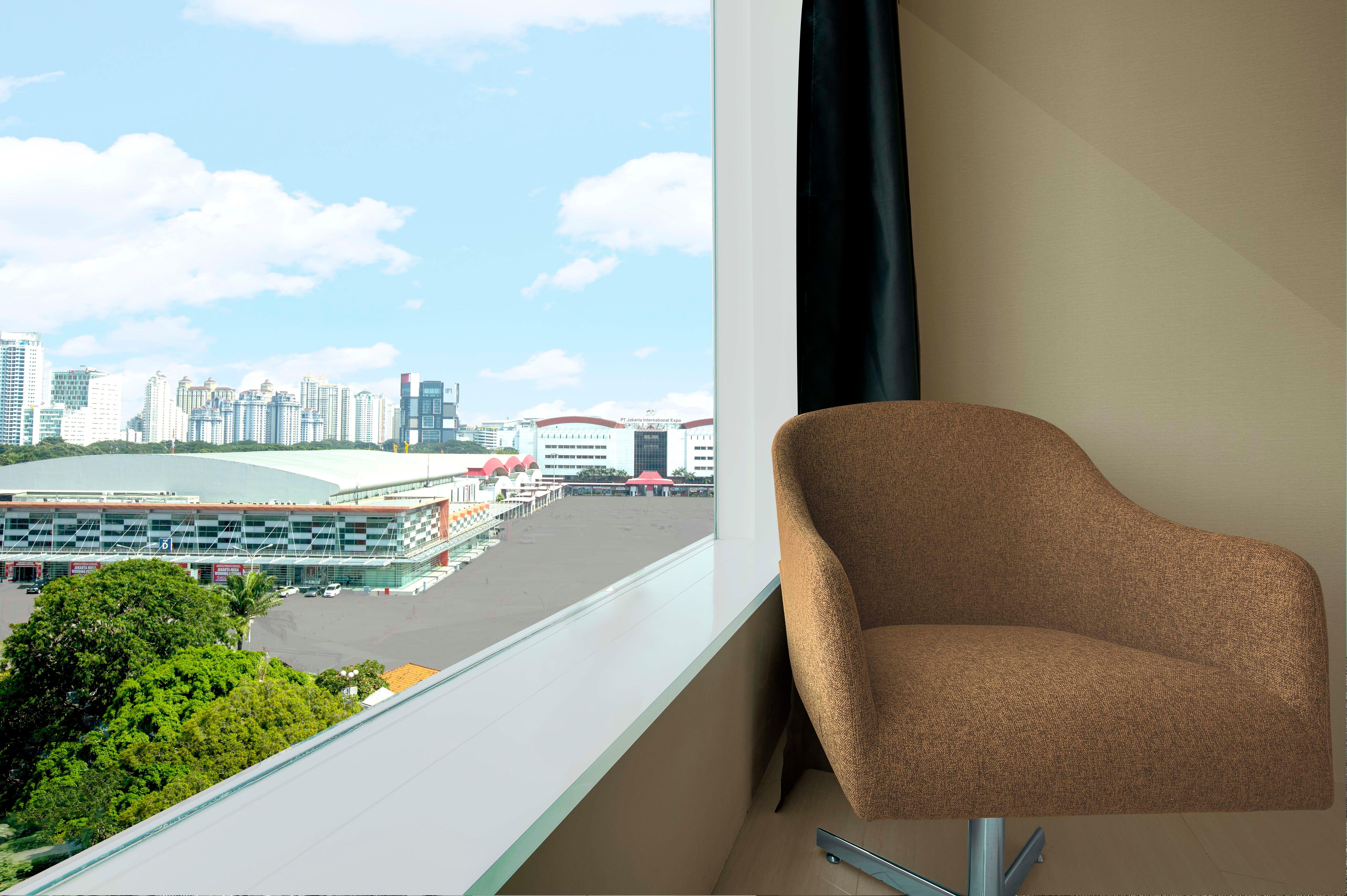 Holiday Inn Express Jakarta International Expo By Ihg Екстериор снимка