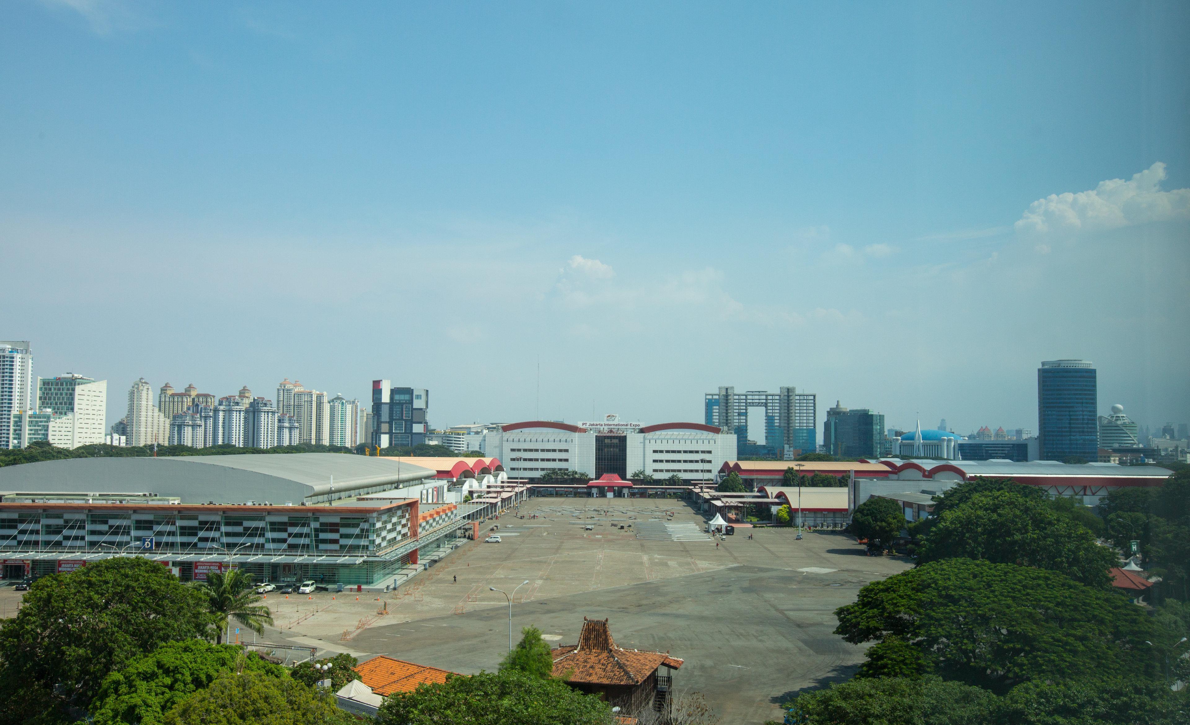 Holiday Inn Express Jakarta International Expo By Ihg Екстериор снимка