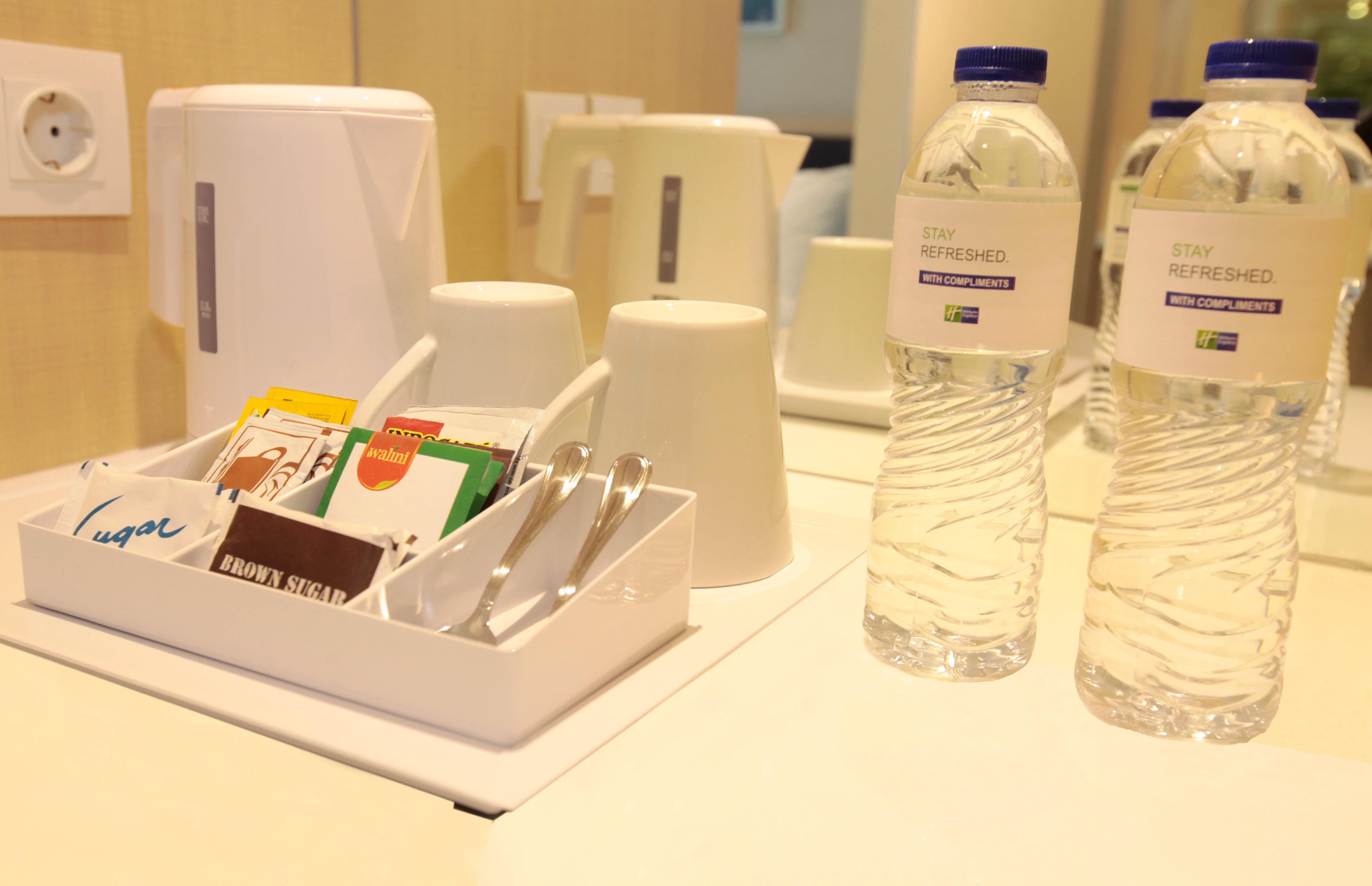Holiday Inn Express Jakarta International Expo By Ihg Екстериор снимка