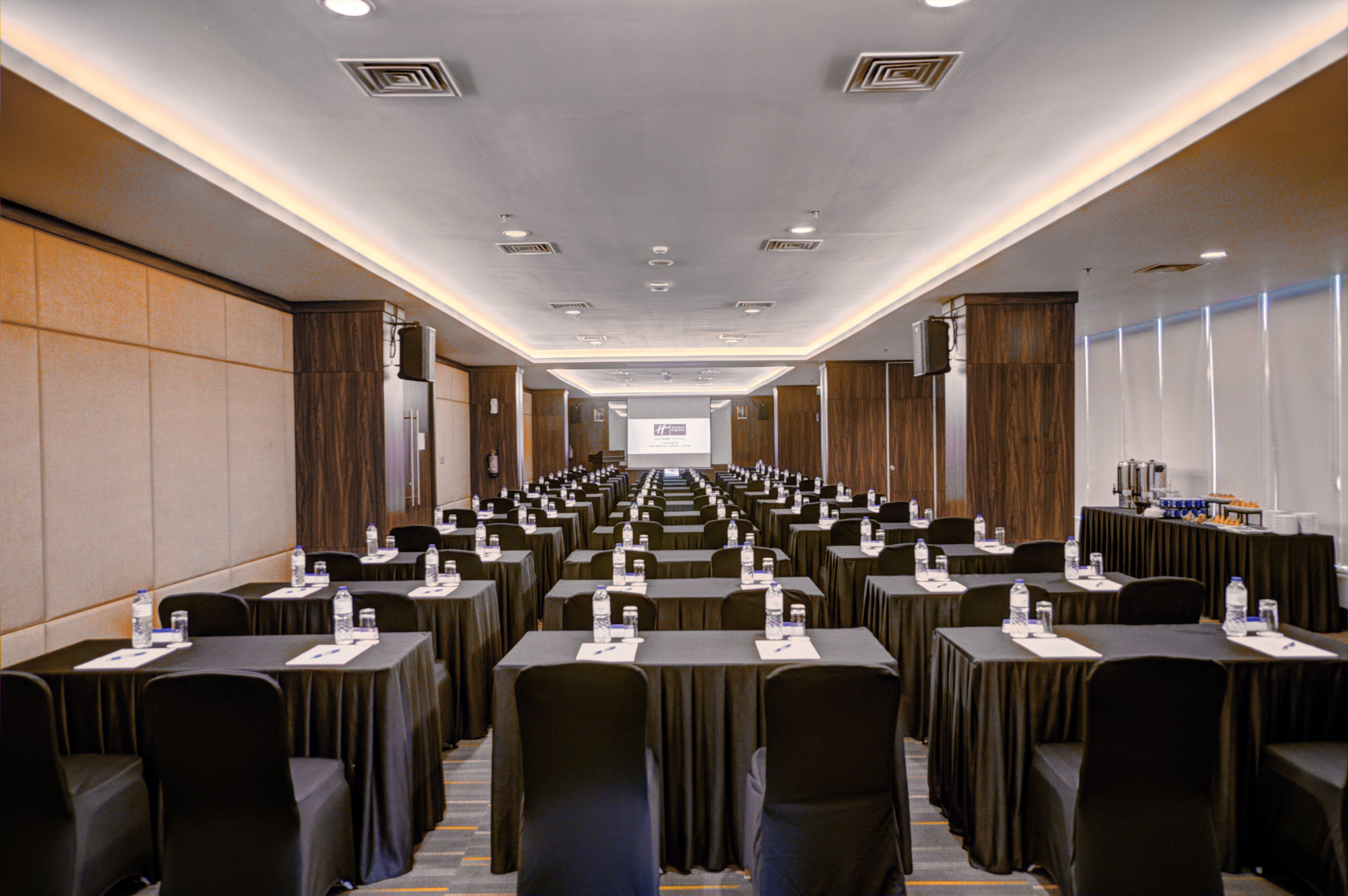 Holiday Inn Express Jakarta International Expo By Ihg Екстериор снимка
