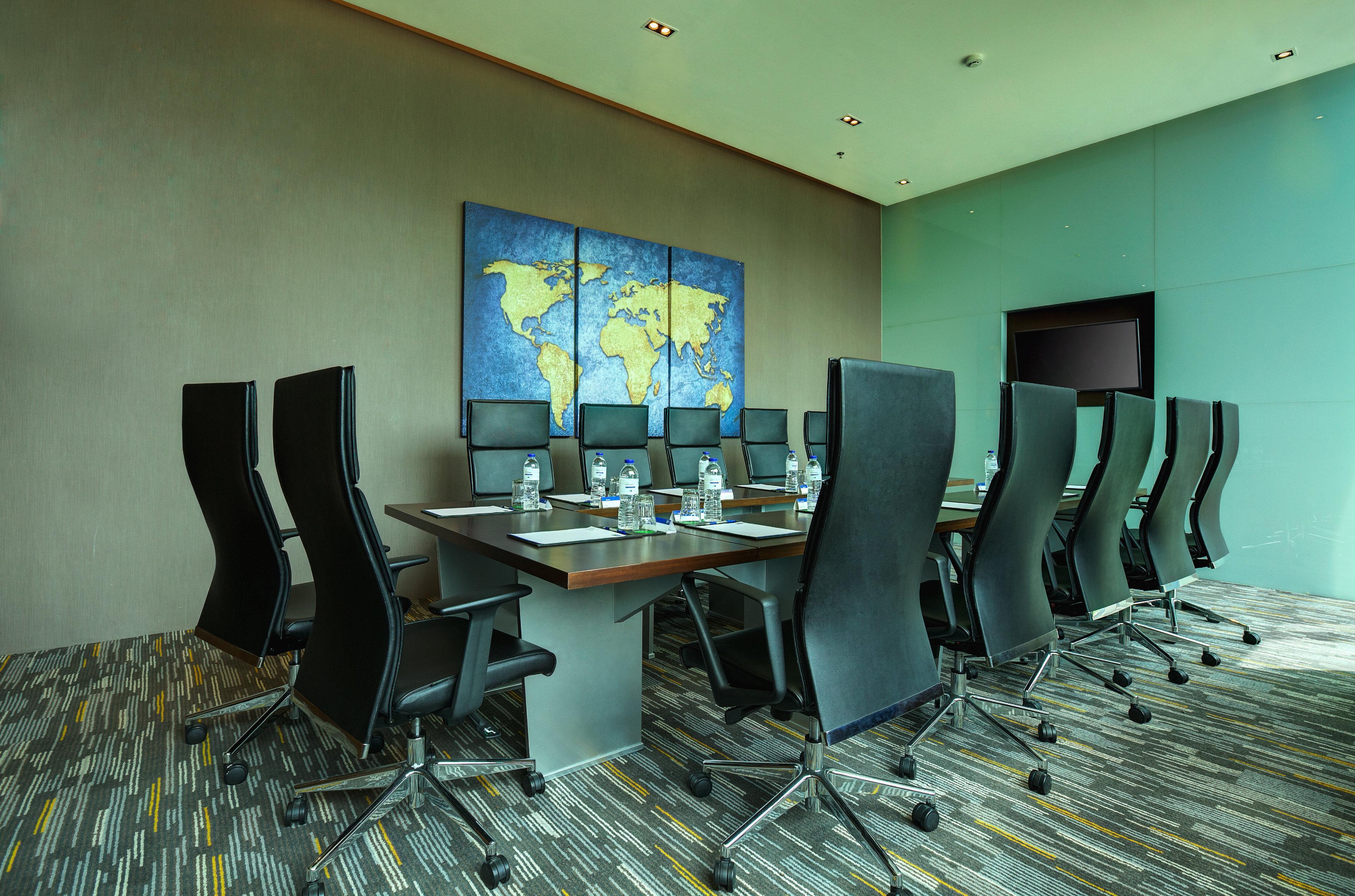 Holiday Inn Express Jakarta International Expo By Ihg Екстериор снимка