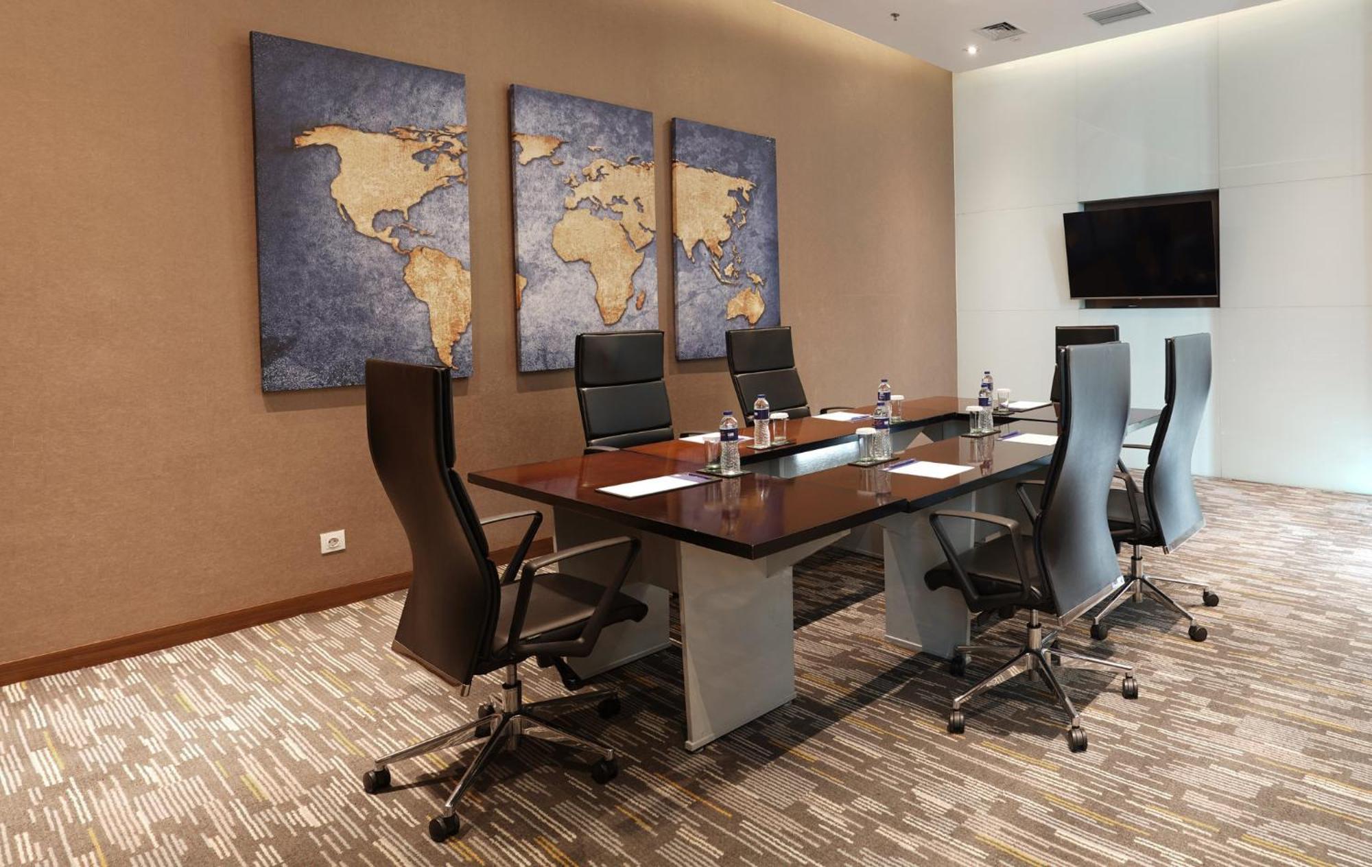 Holiday Inn Express Jakarta International Expo By Ihg Екстериор снимка