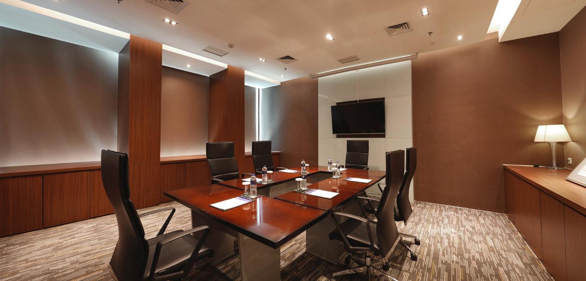 Holiday Inn Express Jakarta International Expo By Ihg Екстериор снимка