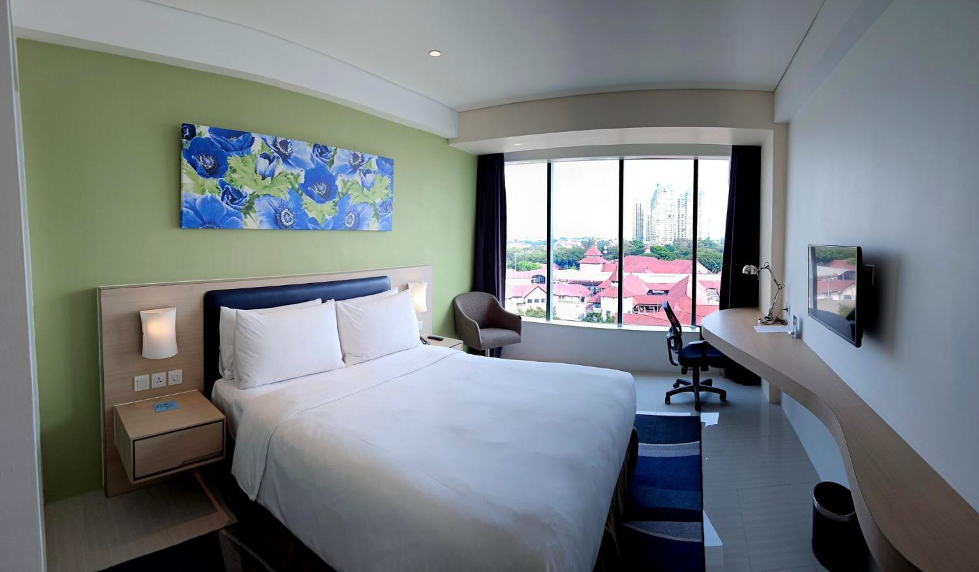 Holiday Inn Express Jakarta International Expo By Ihg Екстериор снимка