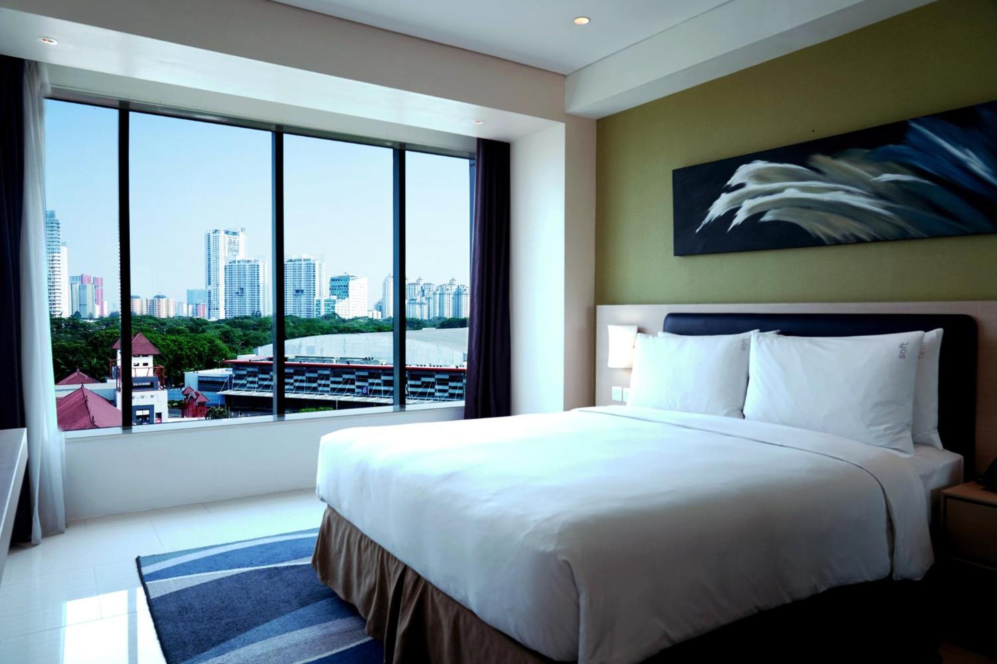 Holiday Inn Express Jakarta International Expo By Ihg Екстериор снимка